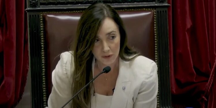 Victoria Villarruel retiró un busto de Néstor Kirchner de un salón del Congreso