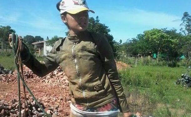 No tenía dinero para pagar su carrera, se puso a trabajar de albañil y se graduó de abogada