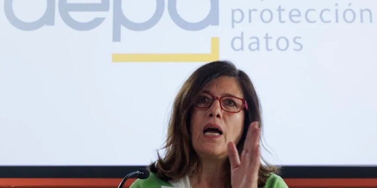 La Agencia de Protección de Datos prohíbe a Worldcoin seguir recopilando en España datos del iris