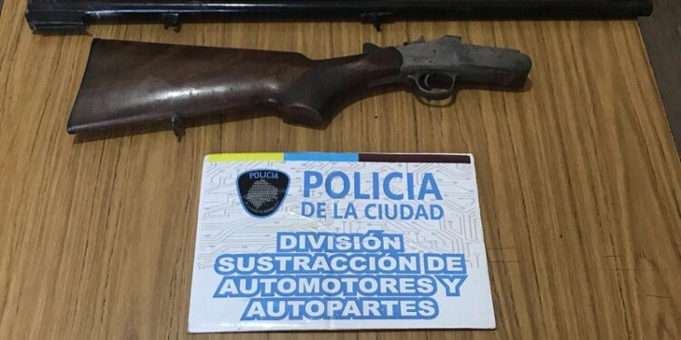 Clausuran taller en Lugano y detienen a su dueño por venta ilegal de autopartes