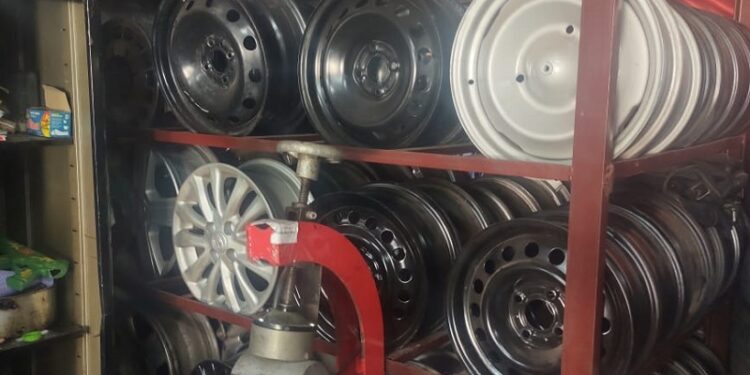 Incautan 350 llantas ilegalmente puestas a la venta en Villa Riachuelo