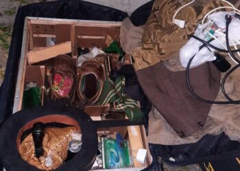 Una pareja detenida tras robar dos valijas de adentro de un furgón