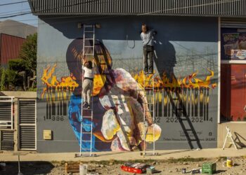 «Código de fuego», el mural en Bariloche que llama a la reflexión sobre incendios y capitalismo