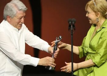 ‘La sociedad de la nieve’ y ‘Barrabrava’, mejor película y serie de 2024 para los Premios Platino