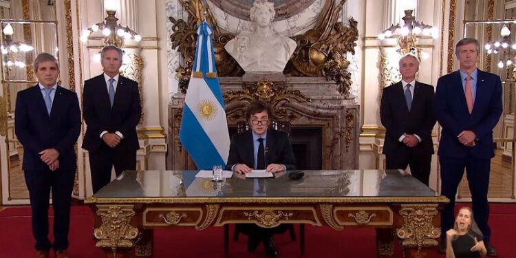 El Foro Economía y Trabajo denunció hundimiento de la economía y brutal caída de salarios y jubilaciones
