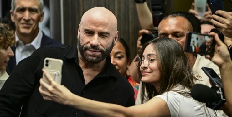 John Travolta causa euforia en el cierre de un festival de cine en Panamá