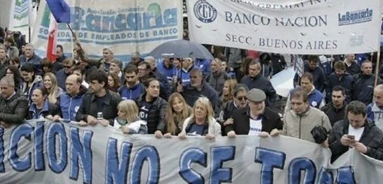 Juntaron un millón de firmas contra la privatización del Banco Nación
