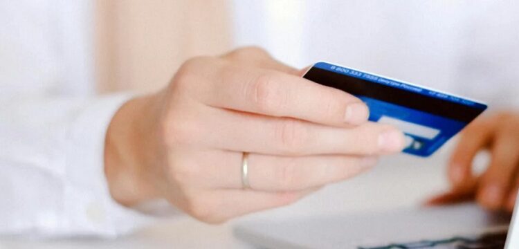 Tarjetas prepagas: las mujeres explican más del 50% de las operaciones en Argentina