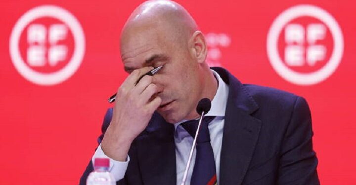 La Audiencia Nacional envía a juicio a Rubiales por el beso no consentido a Jenni Hermoso