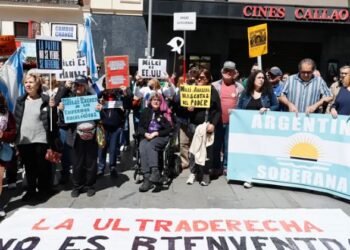 Argentinos se manifiestan en Madrid contra Javier Milei y el “cónclave fascista” del domingo
