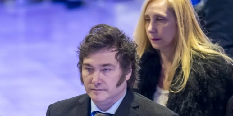 Denuncian a Javier Milei y a su hermana por uso de fondos públicos para su viaje a España