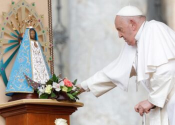 Papa Francisco: «Oremos por la Argentina»