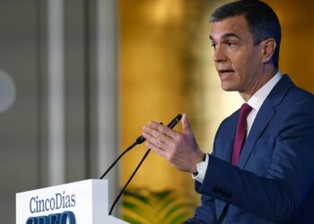 Pedro Sánchez avisa de que la respuesta a Milei será acorde a la dignidad de la democracia española