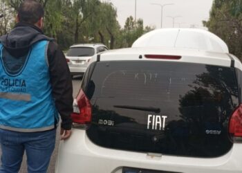 Un automovilista detenido con documentación y patentes falsas en Villa Riachuelo