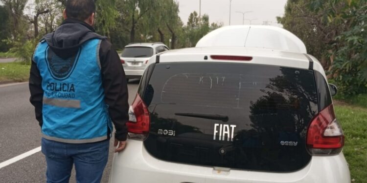 Un automovilista detenido con documentación y patentes falsas en Villa Riachuelo