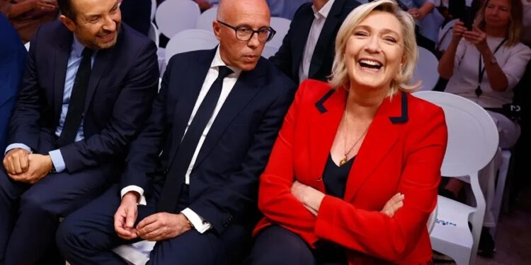 La extrema derecha francesa sube en los sondeos, pero no llega a la mayoría absoluta