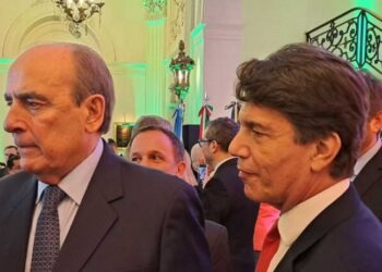 A la sede diplomática italiana llegaron algunos políticos argentinos