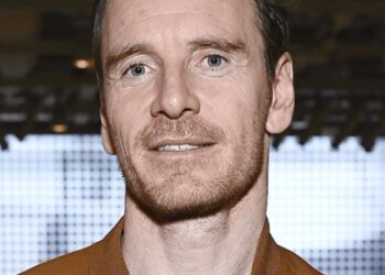 Michael Fassbender, el dos veces nominado al premio de la academia®, protagoniza el thriller de espionaje político The agency (antes the department)