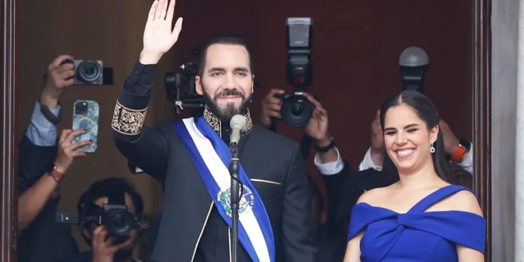 Nayib Bukele es investido para un segundo mandato consecutivo en El Salvador