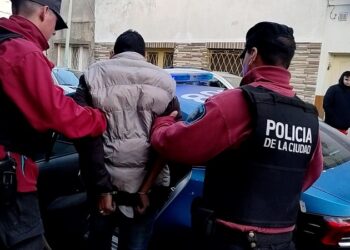 Tres detenidos por robar y golpear a un hombre en su casa en Parque Chacabuco