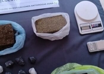 Vendían drogas con un bebé en la calle: cinco detenidos