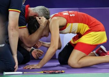 París 2024: Carolina Marín se lesionó y se retiró en semifinales