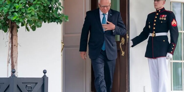 Kamala Harris elige a Tim Walz, gobernador de Minnesota, como su vicepresidente