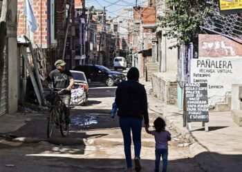 En Argentina hay menos presupuesto para infancias cada vez más pobres