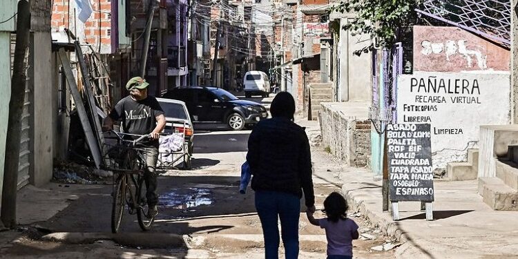 En Argentina hay menos presupuesto para infancias cada vez más pobres