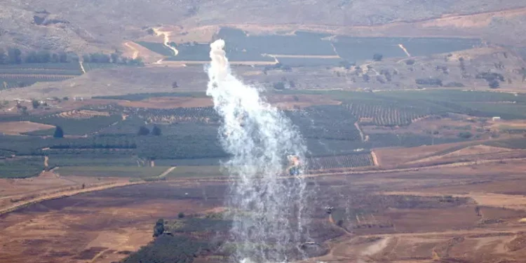 Israel y Hezbolá se atacan en la frontera con muchos muertos y heridos