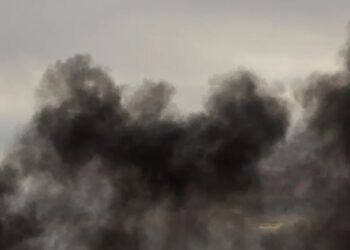 Israel bombardea un almacén de armas de Hizbulá cerca de Nabatieh, en el sur del Líbano