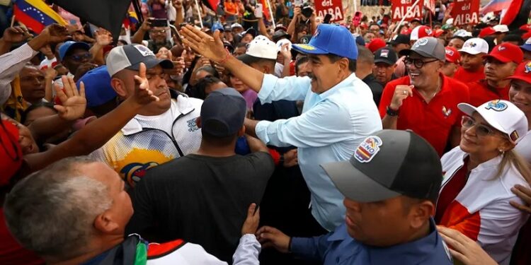 La Unión Europea no reconoce la victoria de Maduro, pero tampoco de la oposición
