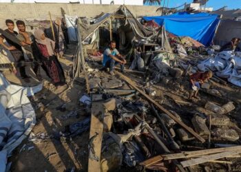 Israel bombardea dos veces la “zona humanitaria” de Gaza y mata a cinco palestinos
