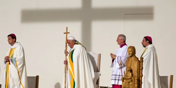 El papa exige a los obispos que no cubran los abusos y que se juzguen a los abusadores