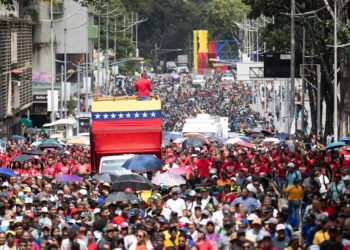 Crisis venezolana enfrenta a aliados de Maduro y aumenta la tensión en Latinoamérica
