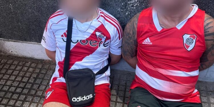 Clausuraron la tribuna del Centenario del Monumental por el uso de la bengalas
