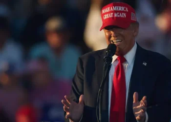 Donal Trump: viviendas, migrantes y contradicciones