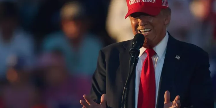 Donal Trump: viviendas, migrantes y contradicciones