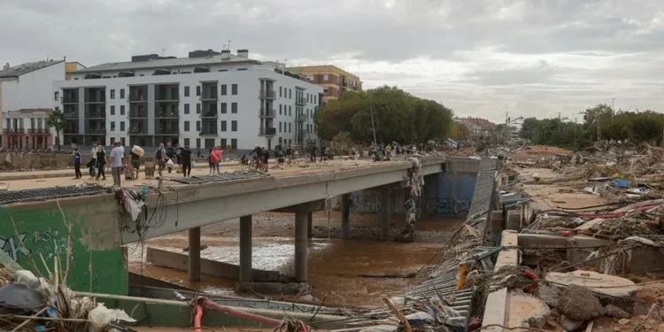 El Gobierno español declara Valencia zona catastrófica y dará 10.600 millones en ayudas urgentes