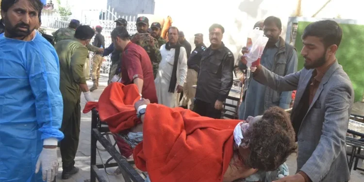 Un ataque suicida en una estación de tren de Pakistán causa al menos 24 muertos