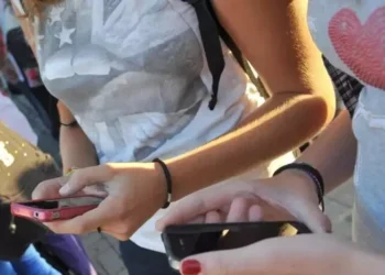 Epidemia de soledad adolescente, mientras los celulares no ayudan