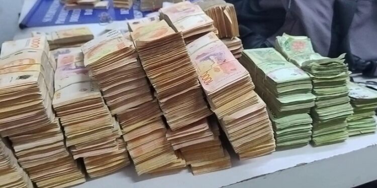 En Parque Patricios, dos detenidos y 190 millones de pesos fueron recuperados tras el robo a una distribuidora
