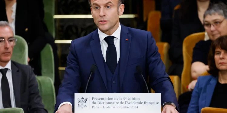 Emmanuel Macron pide a Vladimir Putin que “entre en razón” tras la aprobación de una nueva doctrina nuclear rusa