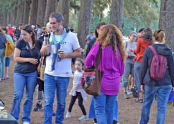 La feria Farol ilumina «Cazón», el pueblo del millón de Árboles