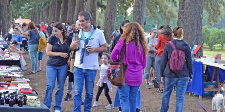 La feria Farol ilumina «Cazón», el pueblo del millón de Árboles