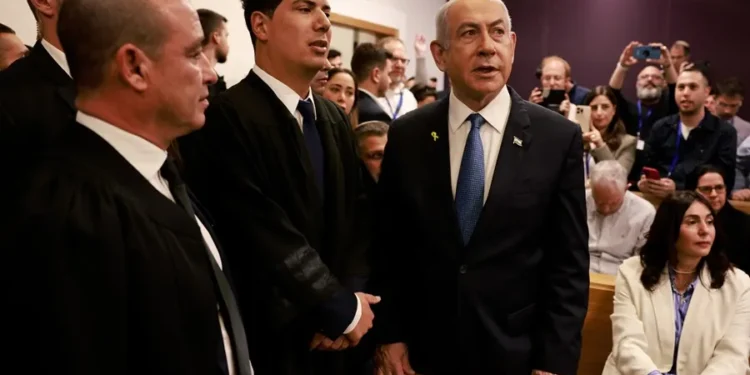 Netanyahu asevera en el tribunal que las acusaciones de corrupción en su contra son “absurdas”