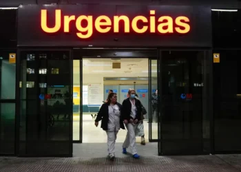 Raphael ha pasado la noche «en planta, tranquilo y consciente»