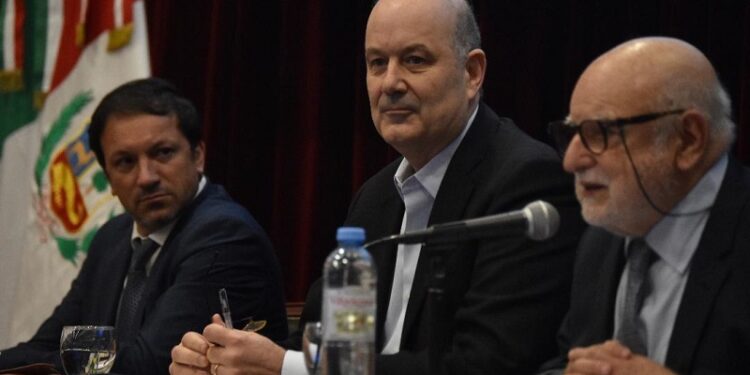 Federico Sturzenneger y Guillermo Francos estuvieron presentes en el Congreso para la reconstrucción de la Sociedad de Rodolfo Barra
