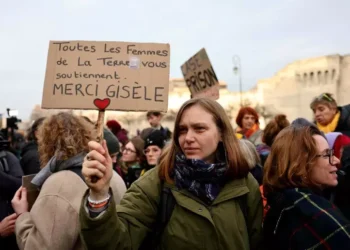 Veinte años de prisión a Dominique Pelicot, acusado de violar a su mujer, en un caso que conmocionó a Francia