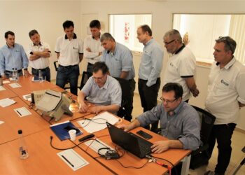 Una empresa cordobesa produce faros para automóviles con tecnología full LED